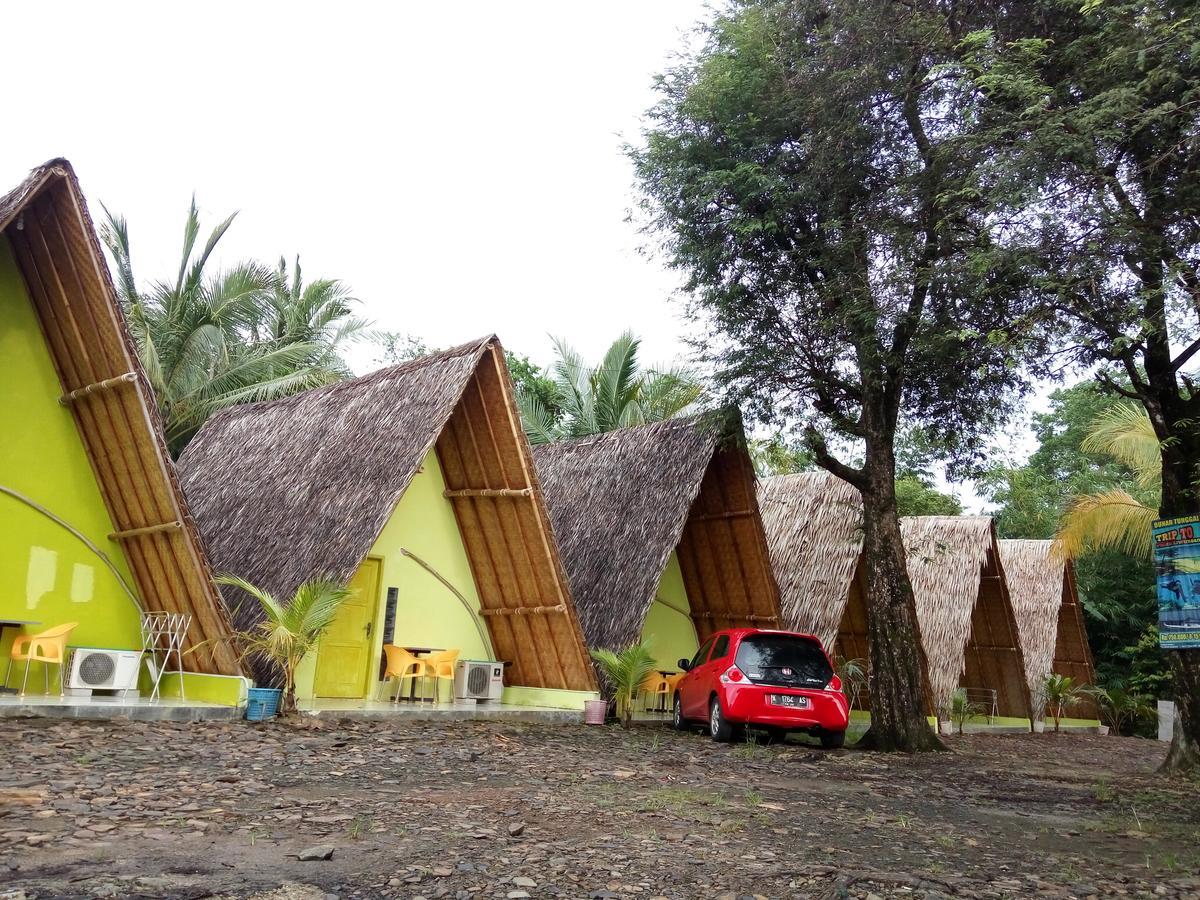 Bunar Tunggal Villa n Resto Anyer Exterior foto
