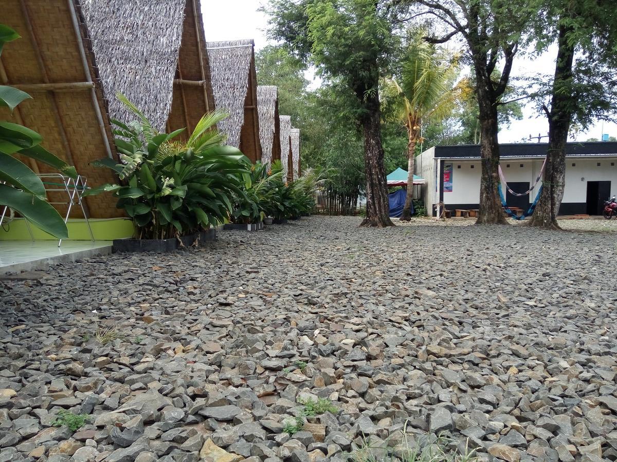 Bunar Tunggal Villa n Resto Anyer Exterior foto